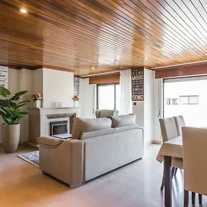 feels-like-home-cascais-rooftop-apartment.hotels-lisbon-portugal.com/